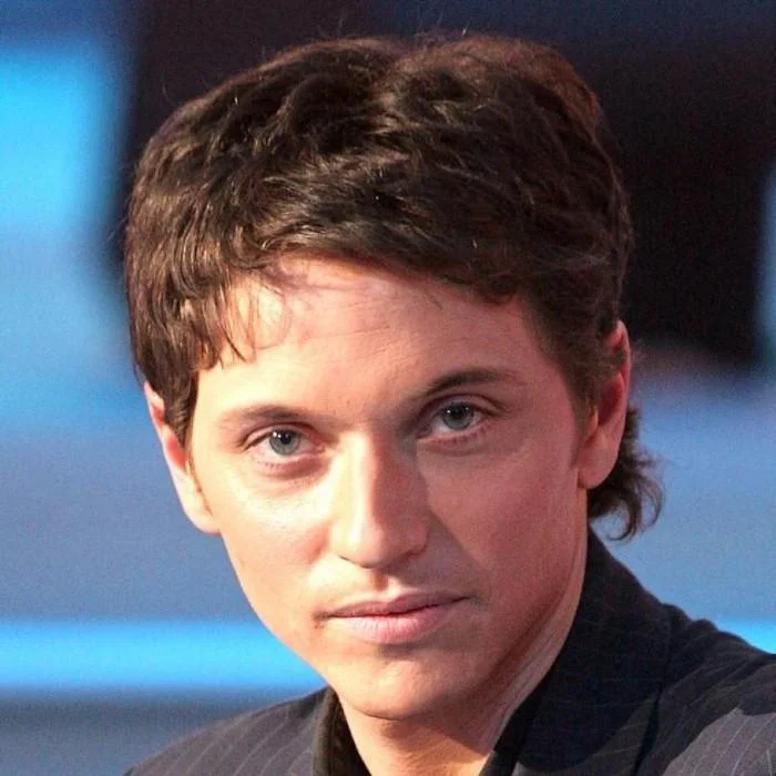 RAPHAËL CHANTEUR FRANÇAIS : BIOGRAPHIE DE L'ICONE POP