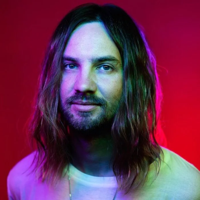 TAME IMPALA : LE MAÎTRE DU ROCK PSYCHÉDELIQUE