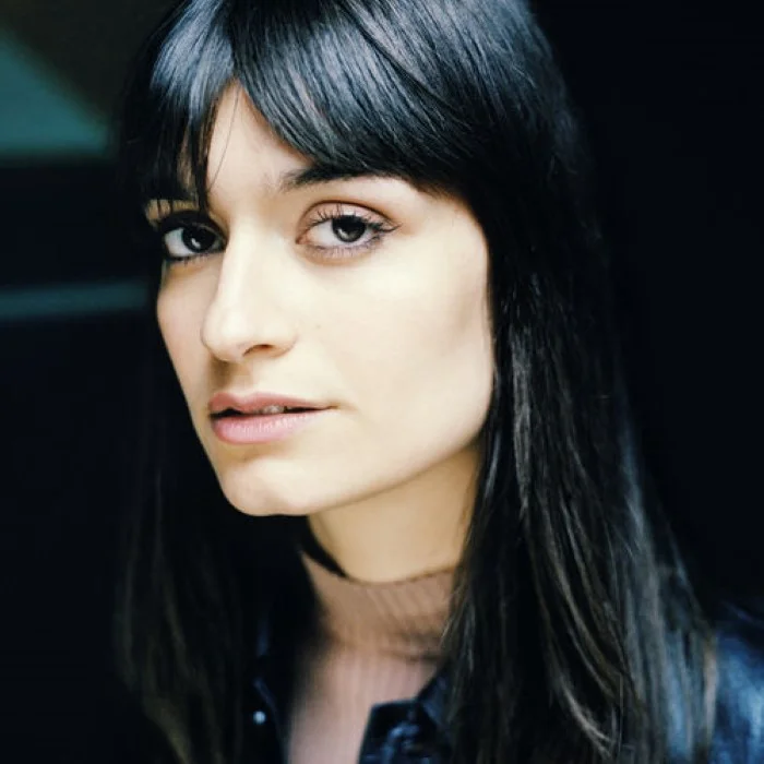 CLARA LUCIANI : UNE ÉTOILE DE LA POP FRANÇAISE