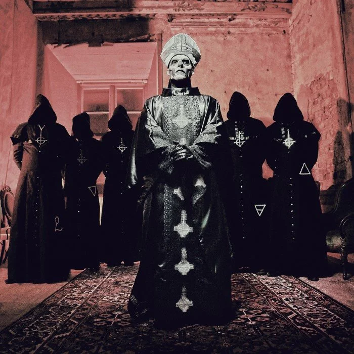 GHOST : LE GOUROU DU METAL SUÉDOIS QUI A MARQUÉ LES ANNÉES 2008-2020