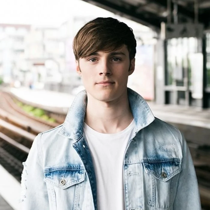 TOM GREGORY : CHANTEUR POP ANGLAIS