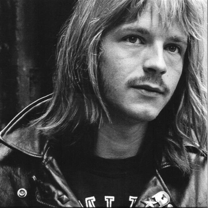 RENAUD - CHANTEUR FRANÇAIS INCONTOURNABLE DE LA CHANSON POP