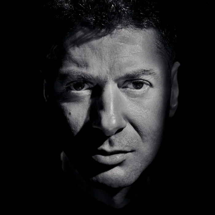 ÉTIENNE DAHO : UN GÉANT DE LA POP FRANÇAISE
