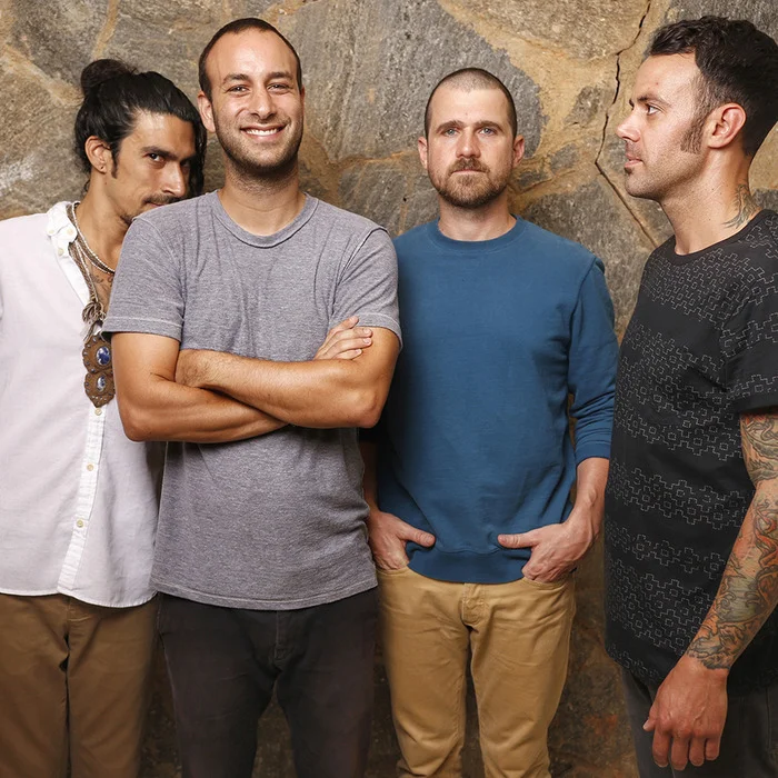 BRAND NEW : HISTOIRE D'UN GROUPE US D'ALTERNATIVE ROCK INFLUENT