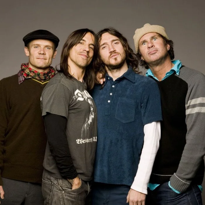 HISTORIQUE DES RED HOT CHILI PEPPERS : LEGENDES DU ROCK AMERICAIN