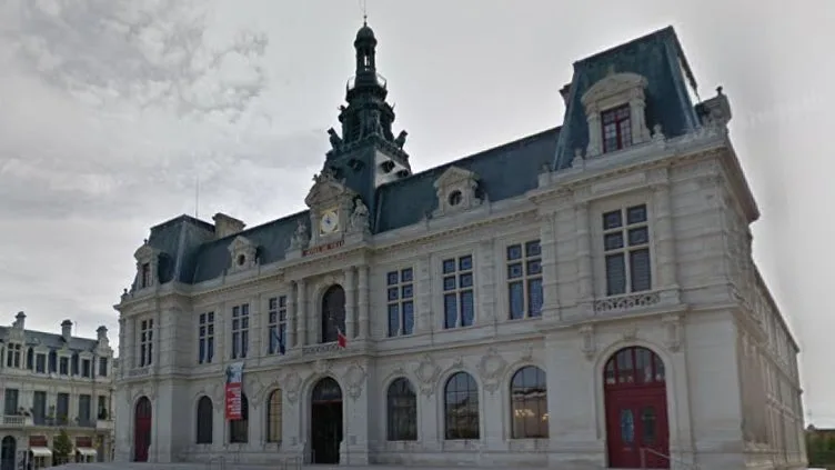 VIOLENCES DU 17 OCTOBRE: UNE ÉLUE DE POITIERS VICTIME DE MENACES DE MORT ET D’INSULTES RACISTES, LA MAIRIE PORTE PLAINTE
