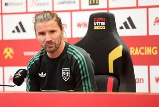« ON A UNE GRANDE CONFIANCE EN LUI » : NOUVEL ENTRAÎNEUR DU RC LENS, YANNICK CAHUZAC PARTI POUR RESTER ?