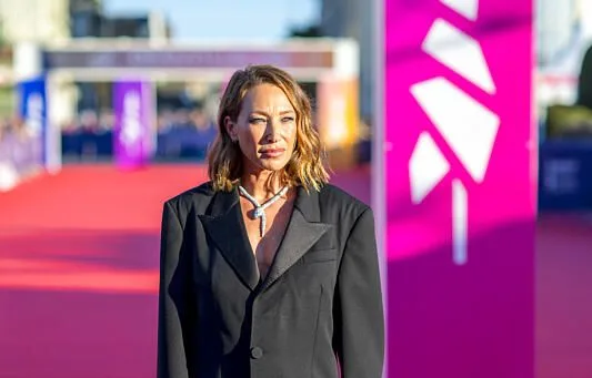 LAURA SMET RACONTE COMMENT ELLE EST SORTIE DE L’ENFER DE L’ADDICTION