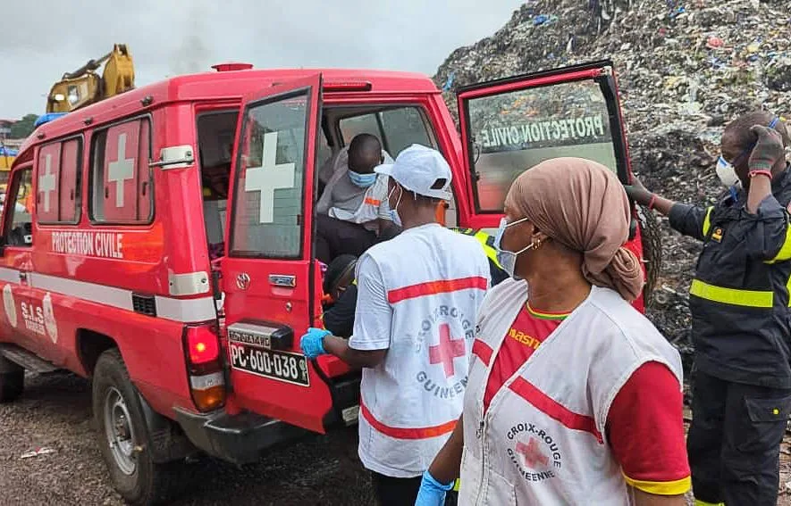 GUINÉE : TRENTE MORTS DANS L’ÉBOULEMENT D’UNE DÉCHARGE D’ORDURES À CONAKRY