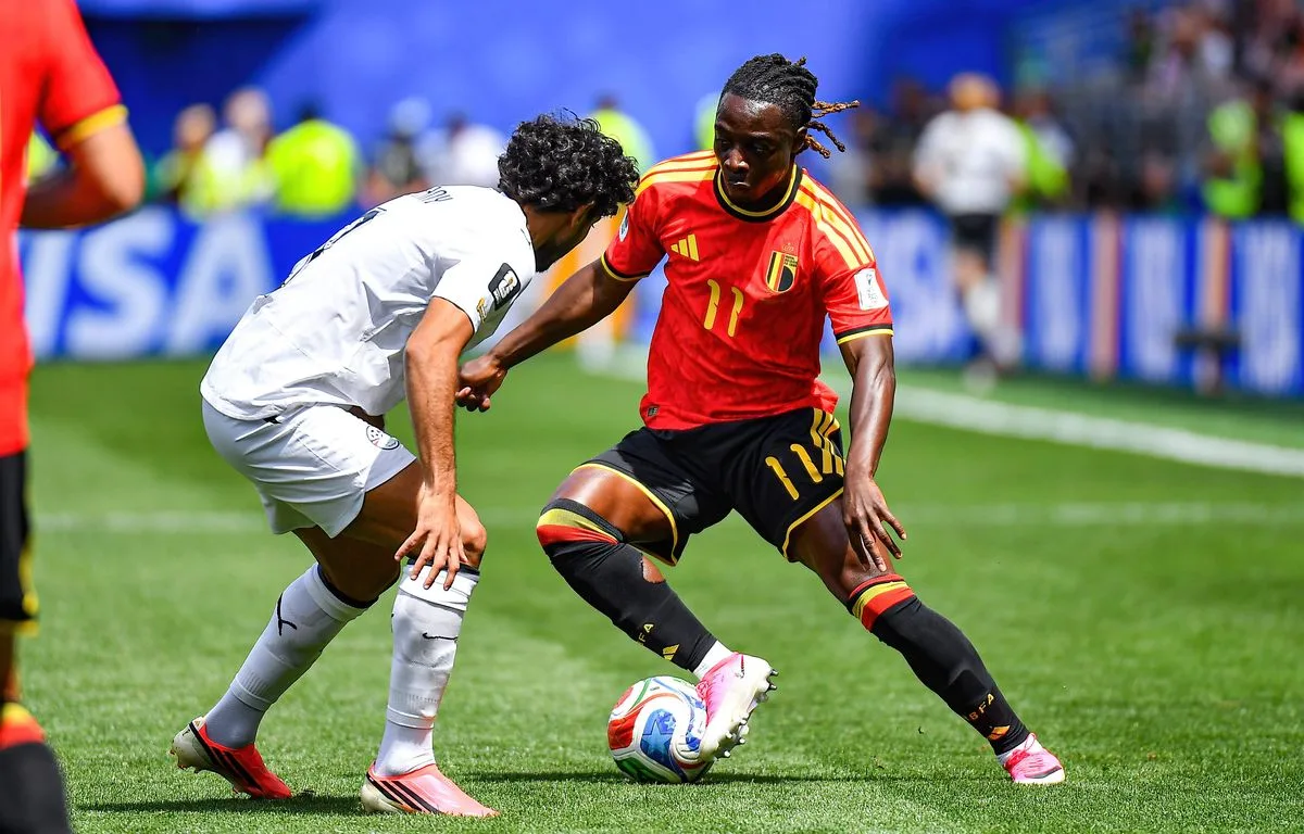 COUPE DU MONDE 2026 : UNE JOURNALISTE DE « L’EQUIPE » CRITIQUE L’ENVIE DU BELGE DOKU DE VIVRE LA NAISSANCE DE SON BÉBÉ