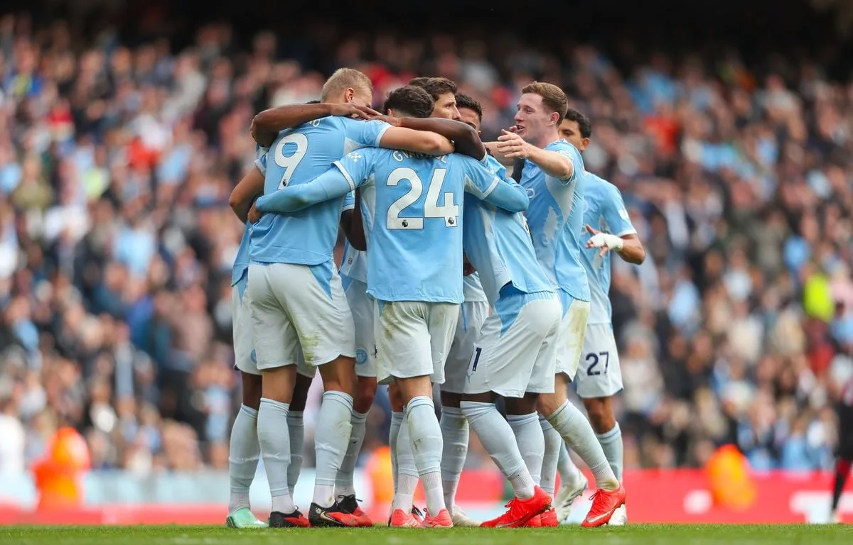 « UNE RÉTROGRADATION RESTE PEU PROBABLE »… QUE RISQUE MANCHESTER CITY APRÈS SES INFRACTIONS FINANCIÈRES ?