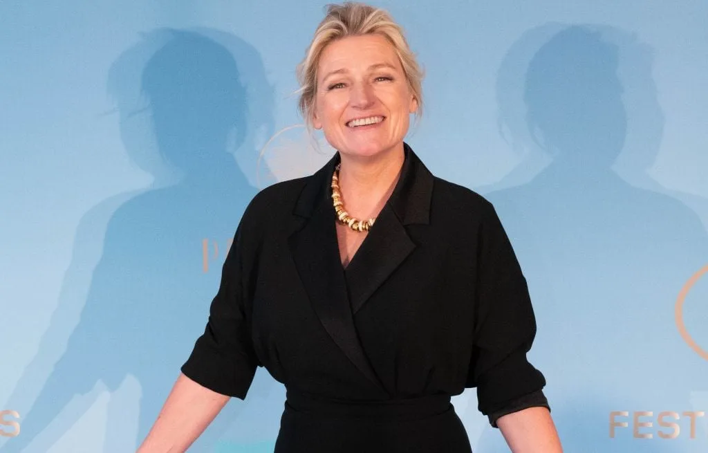 ANNE-ÉLISABETH LEMOINE EXPLIQUE, UN PEU AGACÉE, QU’ELLE N’A PAS CHERCHÉ À MAIGRIR