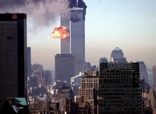 LE RÉCIT DE CETTE SURVIVANTE DES ATTENTATS DU 11-SEPTEMBRE ÉMEUT L’AMÉRIQUE… JUSQU’À CE QUE LA VÉRITÉ ÉCLATE