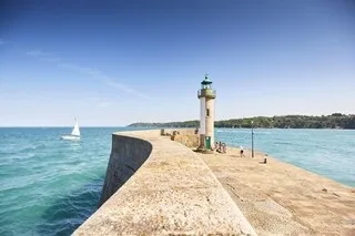 CES DEUX STATIONS BALNÉAIRES DES CÔTES-D’ARMOR SONT DES ÉTAPES INCONTOURNABLES DU GR34