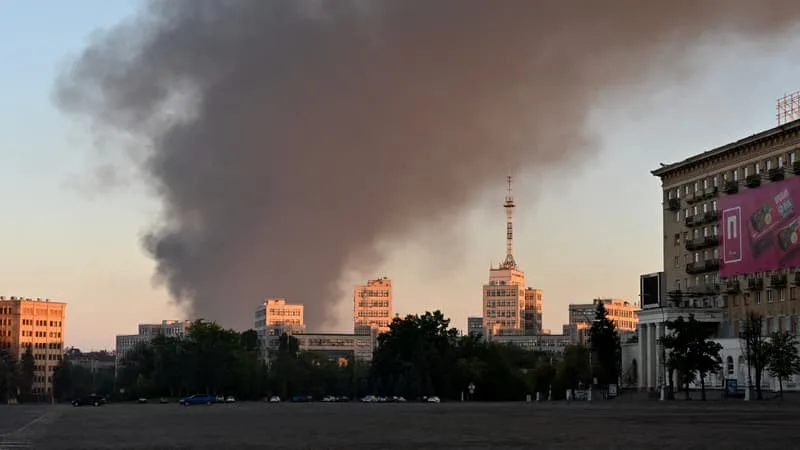 GUERRE EN UKRAINE: AU MOINS UN MORT DANS UN BOMBARDEMENT RUSSE SUR UN QUARTIER RÉSIDENTIEL DE KHARKIV