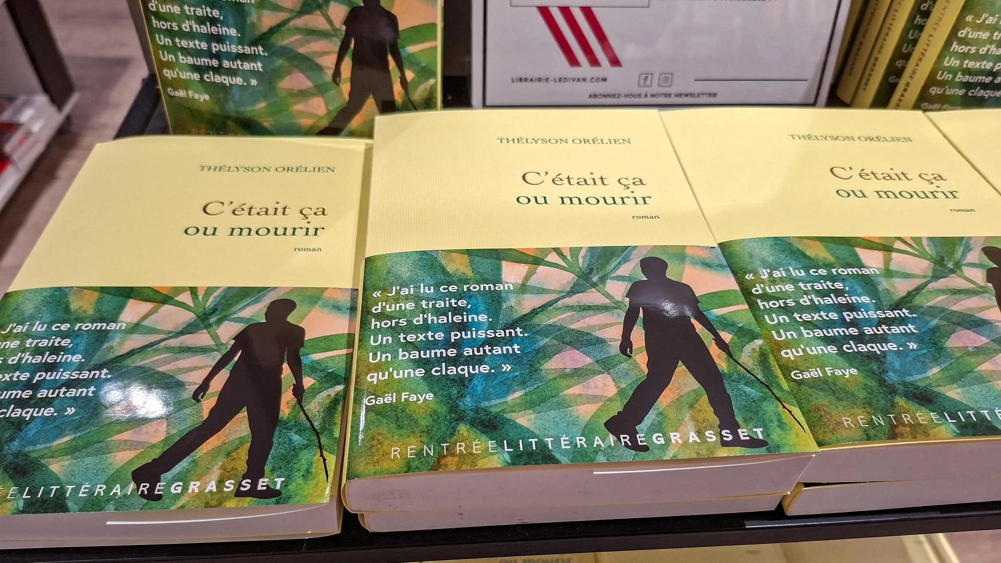 LES VENTES DE « C’ÉTAIT ÇA OU MOURIR » DE THÉLYSON ORÉLIEN N’ONT PAS ÉTÉ IMPACTÉES PAR LA POLÉMIQUE, AU CONTRAIRE