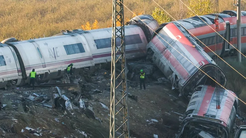 « L’ERREUR HUMAINE N’EST JAMAIS L’UNIQUE EXPLICATION »: L’OBSOLESCENCE DU SYSTÈME INFORMATIQUE EST AUSSI POINTÉE DU DOIGT DANS LA TRAGÉDIE FERROVIAIRE EN ESPAGNE
