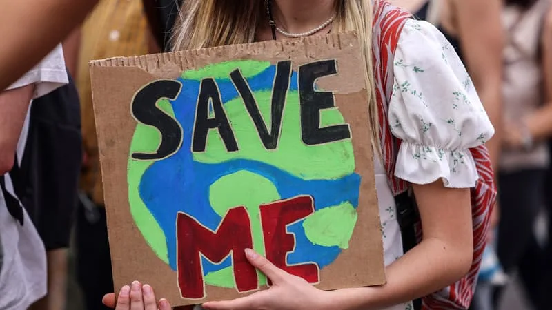 INCENDIES, CANICULES… HUIT FRANÇAIS SUR DIX « INQUIETS » DES CONSÉQUENCES DU CHANGEMENT CLIMATIQUE