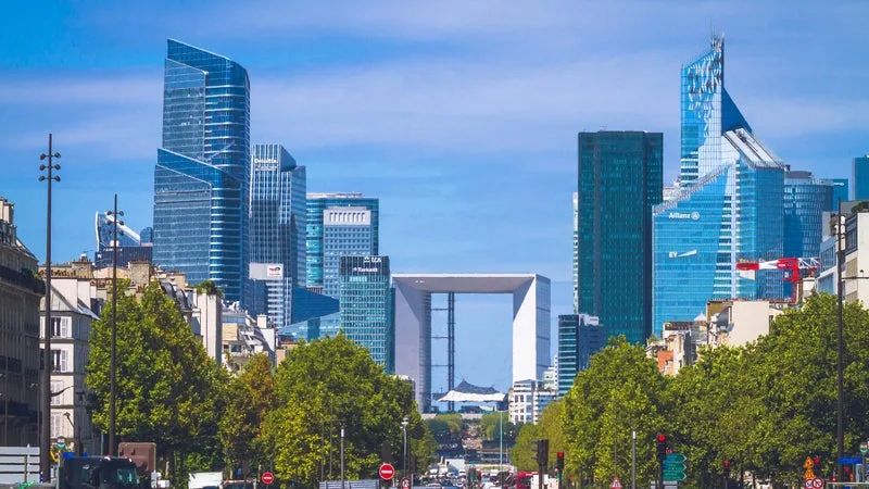 LVMH, L’ORÉAL, TOTALENERGIES… DU JAMAIS-VU OU PRESQUE: 38% DES OBLIGATIONS DES GRANDES ENTREPRISES FRANÇAISES SONT DÉSORMAIS JUGÉES MOINS RISQUÉES QUE CELLES DE L’ÉTAT (18 FOIS PLUS QU’IL Y A 9 MOIS)