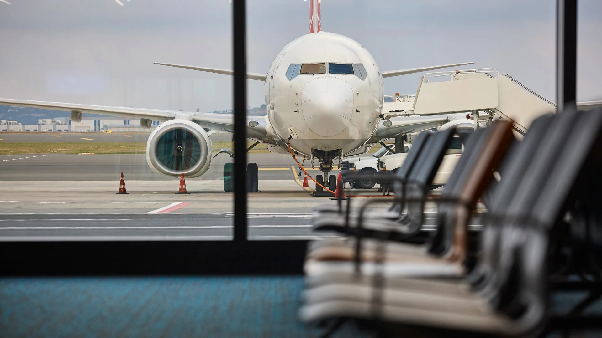 SON TÉLÉPHONE DÉVERROUILLÉ DE FORCE PAR RECONNAISSANCE FACIALE À L’AÉROPORT POUR UN CONTRÔLE, LA JUGE N’APPROUVE PAS