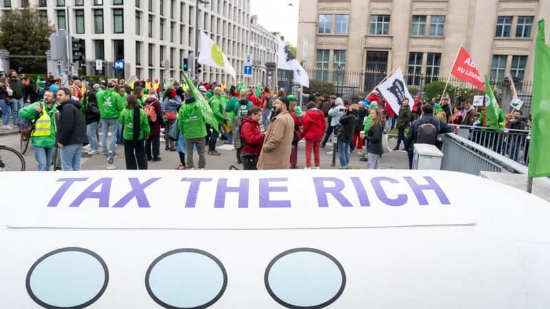 DANS LE SECRET D’UN GROUPE SIGNAL, DES MILLIARDAIRES CALIFORNIENS DE LA TECH ONT TENTÉ DE S’OPPOSER À UNE TAXE DE 5% SUR LEUR FORTUNE, LA LOI POURRAIT ÊTRE VOTÉE EN NOVEMBRE