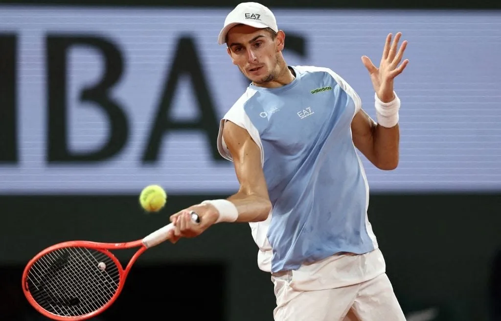 ROLAND-GARROS EN DIRECT : BERRETTINI ENCORE BLESSÉ, C’EST ARNALDI QUI JOUERA LE DERBY CONTRE COBOLLI… REVIVEZ LA FIN DES QUARTS DE FINALE AVEC NOUS