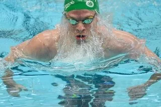 CHAMPIONNATS DE FRANCE DE NATATION 2026. LÉON MARCHAND, TOUCHÉ À UN ADDUCTEUR, FORFAIT SUR 200 M BRASSE