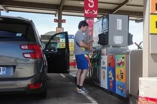 LE GOUVERNEMENT PROMET QUE LES AIDES AU CARBURANT SERONT RECONDUITES