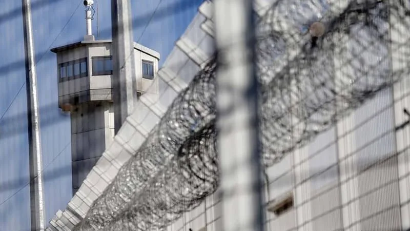 UNE FIGURE NÉONAZIE TRANSGENRE, SOUPÇONNÉE D’AVOIR ABUSÉ DES LOIS ALLEMANDES, FINALEMENT PLACÉE DANS UNE PRISON POUR HOMMES