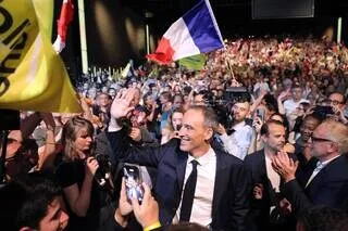 IL VEUT « SORTIR LA GAUCHE DU FATALISME DE LA DÉFAITE » : RAPHAËL GLUCKSMANN, QUASI-CANDIDAT EN QUASI-CAMPAGNE POUR 2027