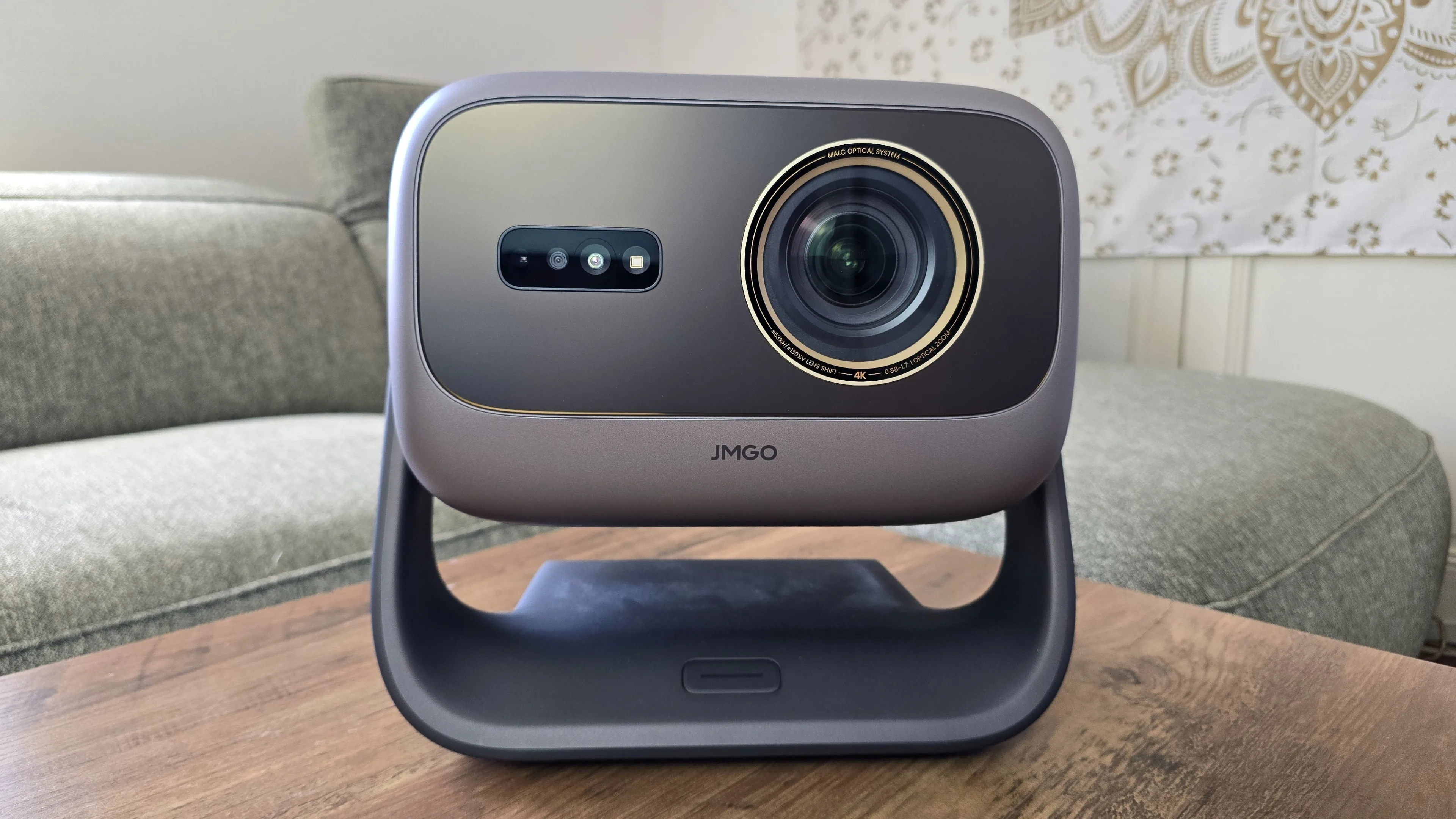 TEST JMGO N3 ULTIMATE : UN TRIPLE LASER SUR GIMBAL MOTORISÉ QUI VEUT SIMPLIFIER LA VIDÉOPROJECTION