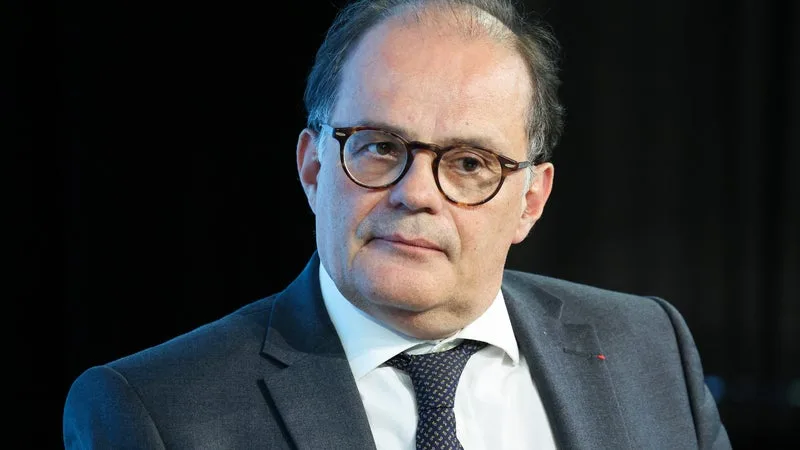« UN SEUL PAYS INTIMIDE SON BANQUIER CENTRAL, C’EST L’AMÉRIQUE DE TRUMP »: LE GOUVERNEUR DE LA BANQUE DE FRANCE REPOUSSE LES MENACES DE MÉLENCHON ET ÉCARTE L’IDÉE D’UNE INTERVENTION DE LA BCE