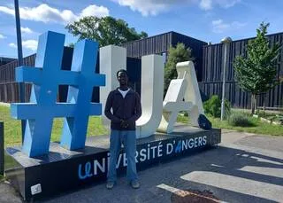 TÉMOIGNAGE. « C’EST UNE INJUSTICE, L’AUGMENTATION EST BRUTALE » : SES ÉTUDES VONT LUI COÛTER 15 FOIS PLUS CHER