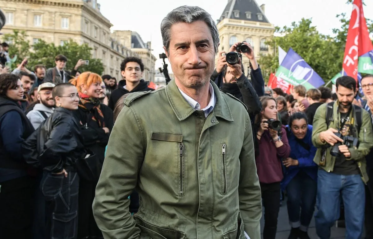 « IL NE DEVRAIT PLUS AVOIR UN ROND »… RUFFIN S’OFFUSQUE D’UNE « PROVISION » DE 2,3 MILLIONS POUR LE FUTUR BUREAU DE MACRON