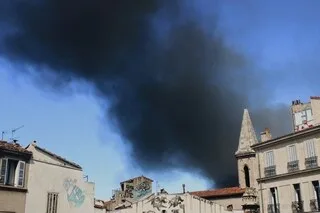 MARSEILLE : UN BATEAU COULÉ PAR UN INCENDIE DANS LE VIEUX-PORT