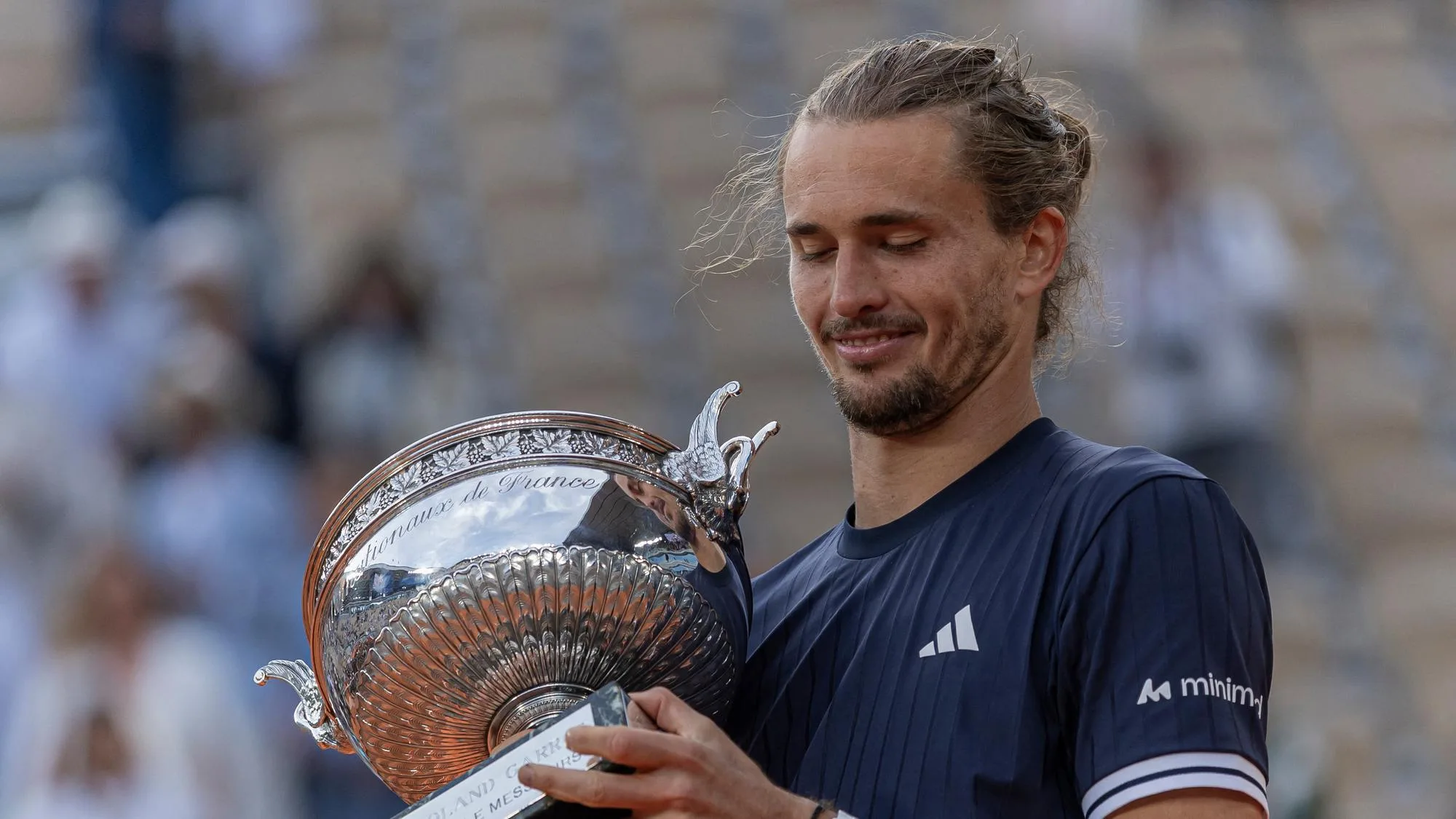 APRÈS SON SACRE À ROLAND-GARROS, CETTE INTERVIEW D’ALEXANDER ZVEREV AVEC « L’ÉQUIPE » A TOURNÉ COURT
