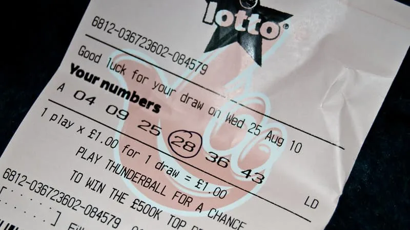 ROYAUME-UNI: LA GALLOISE QUI AVAIT JETÉ SON TICKET À LA POUBELLE POURRAIT FINALEMENT RÉCUPÉRER SES 12 MILLIONS DE LIVRES STERLING
