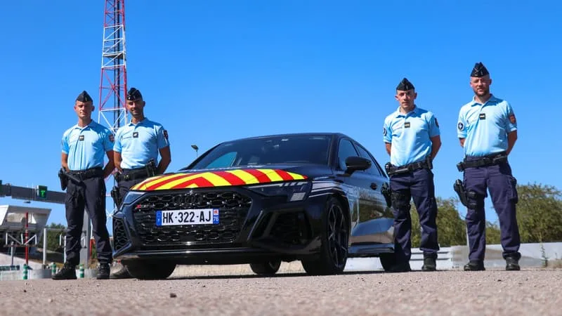 PLUS DE 400 CHEVAUX SOUS LE CAPOT: CONFISQUÉE À UN TRAFIQUANT DE DROGUE, CETTE AUDI RS3 POURRAIT DEVENIR LA VOITURE D’INTERVENTION LA PLUS PUISSANTE JAMAIS CONDUITE PAR LA GENDARMERIE NATIONALE