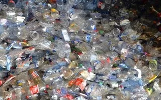 LE GOUVERNEMENT RENONCE FINALEMENT À IMPOSER LA CONSIGNE DES BOUTEILLES PLASTIQUES AUX COLLECTIVITÉS