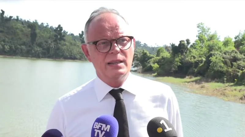 MAYOTTE: ÉDOUARD PHILIPPE RÉPOND À JEAN-LUC MÉLENCHON ET L’ENCOURAGE À VENIR SUR L’ARCHIPEL CONSTATER LES « IMPACTS » DE LA « CRISE MIGRATOIRE »