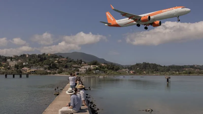 « C’EST DU DÉLIRE, IL N’Y A PLUS DE PLACE POUR AUCUN AVION »: DE PLUS EN PLUS DE RETARDS DANS LES AÉROPORTS EN GRÈCE, DÉPASSÉS PAR LE BOOM DU TOURISME