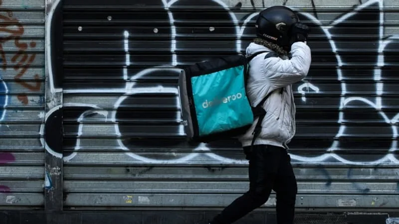 UN LIVREUR DELIVEROO INTERPELLÉ APRÈS UNE LONGUE ENQUÊTE ET CONDAMNÉ À 18 MOIS DE PRISON POUR AGRESSION SEXUELLE À PARIS