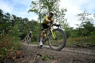 WOUT VAN AERT LAISSE ÉCHAPPER LE TITRE DE CHAMPION DE BELGIQUE DE GRAVEL