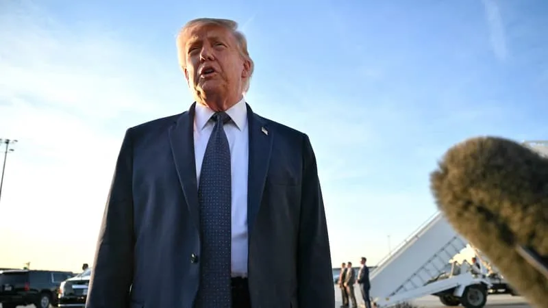 PLUS DE LA MOITIÉ DES ÉLECTEURS DÉÇUS: ENTRE DROITS DE DOUANE ET INFLATION, LA POLITIQUE AMÉRICAINE DE DONALD TRUMP N’A PAS CONVAINCU LES AMÉRICAINS (LES MIDTERMS ARRIVENT EN NOVEMBRE)