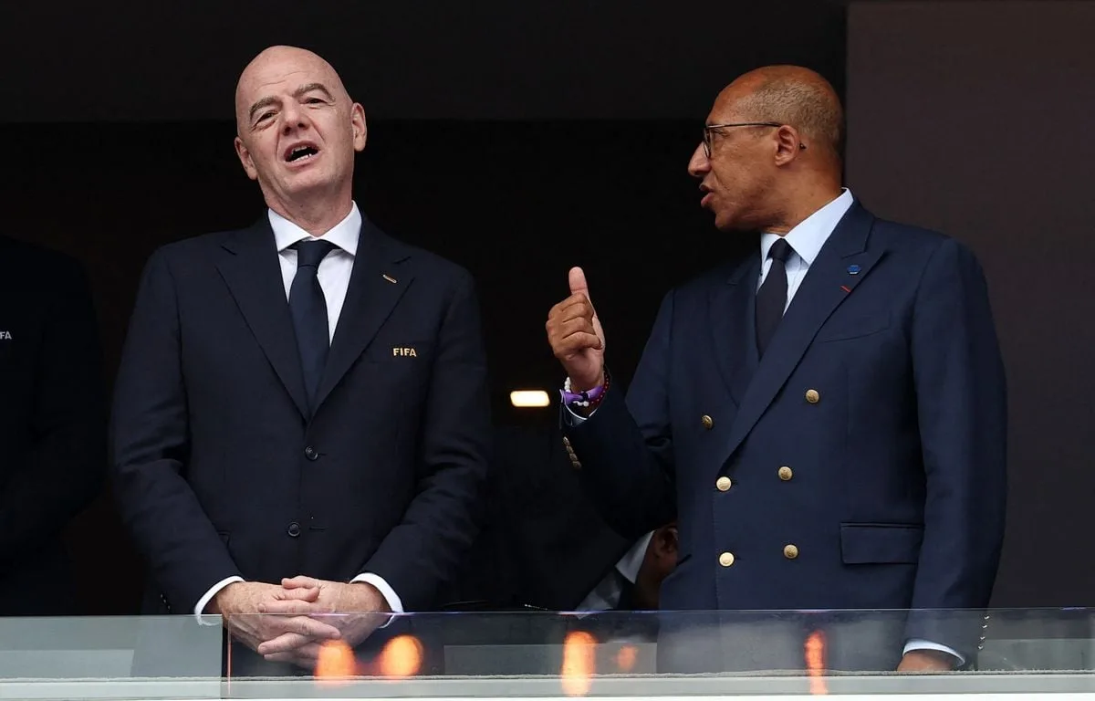 « LES CONDITIONS NE SONT PLUS RÉUNIES »… LA FFF LÂCHE OFFICIELLEMENT GIANNI INFANTINO EN RASE CAMPAGNE