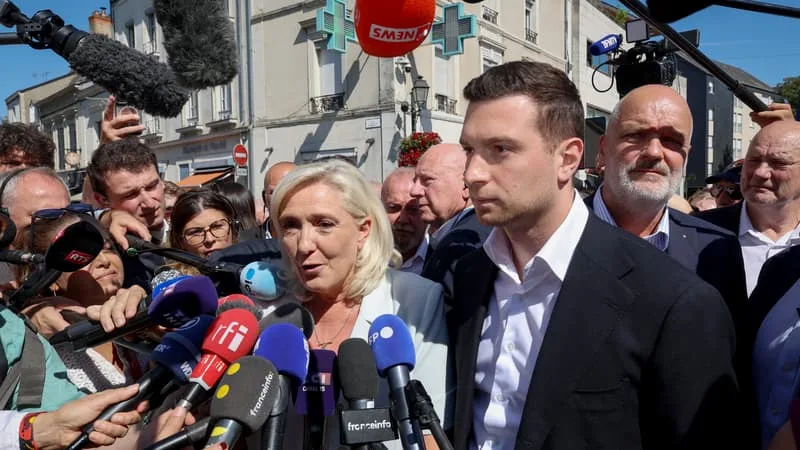 PRÉSIDENTIELLE 2027: MARINE LE PEN AFFIRME QU’ELLE « NE JOUE PAS LA MONTRE » AU LENDEMAIN DE L’ANNONCE DE SA CANDIDATURE