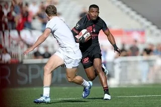 « UN EXTRATERRESTRE SUR LE TERRAIN » : JIUTA WAINIQOLO, LA FUSÉE FIDJIENNE INARRÊTABLE DE LYON EN TOP 14