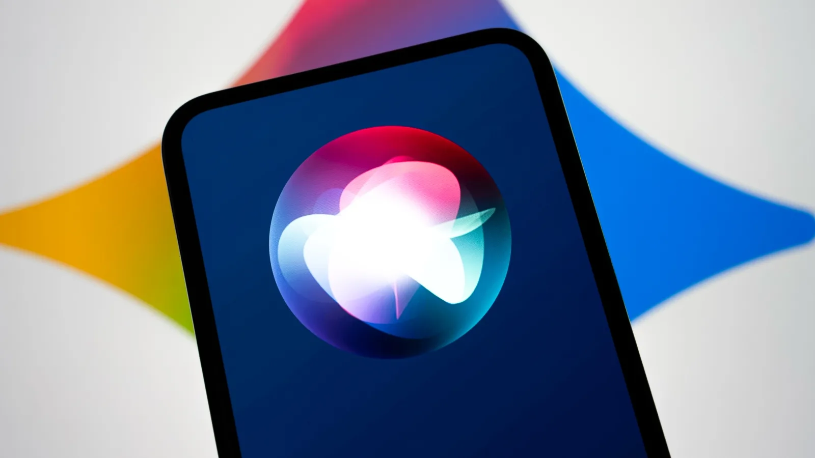 POUR BOOSTER SIRI, APPLE MET DE CÔTÉ SON INFRASTRUCTURE CLOUD MAISON ET FAIT CONFIANCE À GOOGLE
