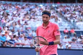 VIDÉO. BATTU AU DEUXIÈME TOUR DU MASTERS 1000 DE CINCINNATI, ARTHUR RINDERKNECH S’EMPORTE CONTRE UN SPECTATEUR
