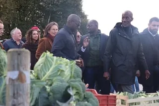 EN IMAGES. « VENIR POUR DÉCONSTRUIRE CES PRÉJUGÉS » : BALLY BAGAYOKO ET LFI EN CAMPAGNE BRETONNE, UN ACCUEIL CHALEUREUX